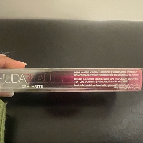 Huda Beauty Demi Matte Cream Liquid Lipstick - Passionista - Picture 3 of 3